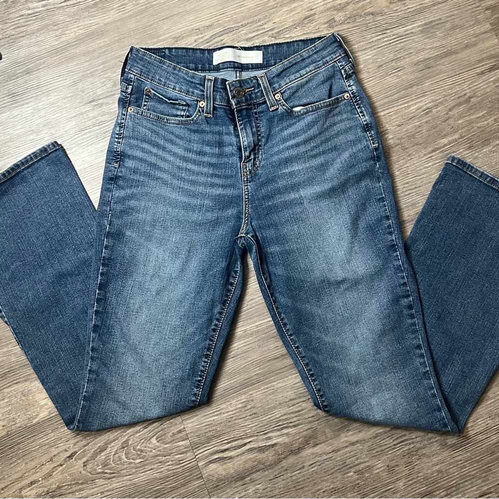 Levi's Straight Leg Blue Jeans